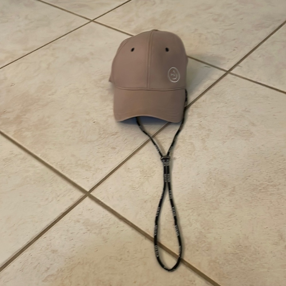 SER.O.YA fitted cap with chinstrap